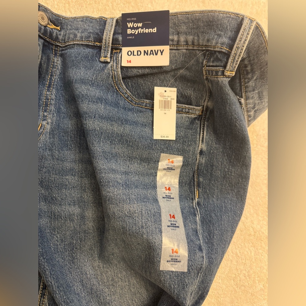 NWT Old Navy Mid-Rise Wow Boyfriend pants. - Picture 5 of 8